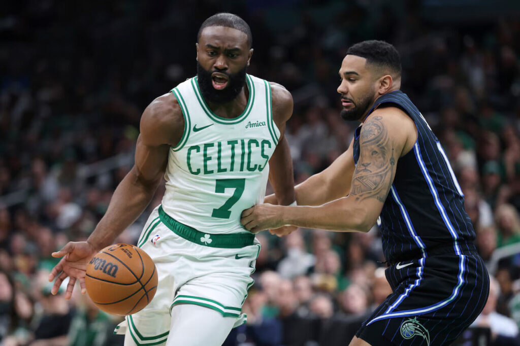 Celtics star Jaylen Brown looks 'good' despite knee bruise