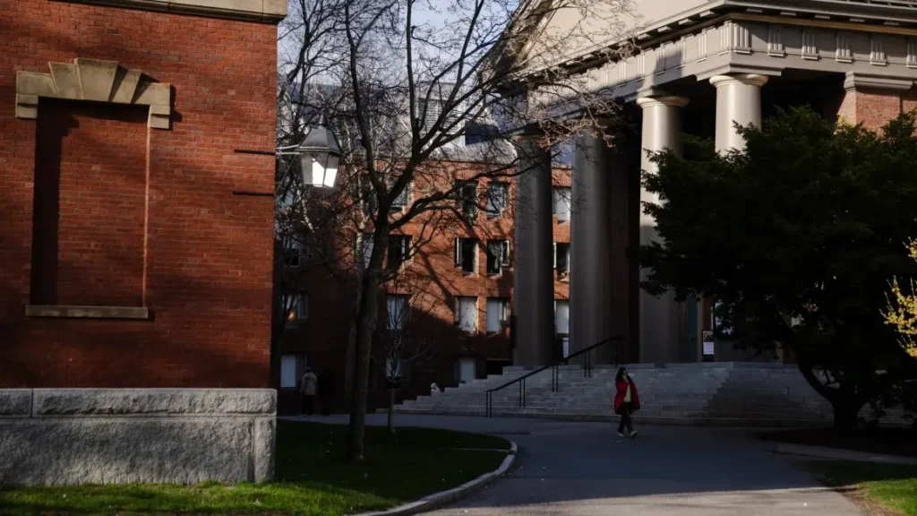 Harvard Considers Next Steps in Federal Funding Fight-tramesh