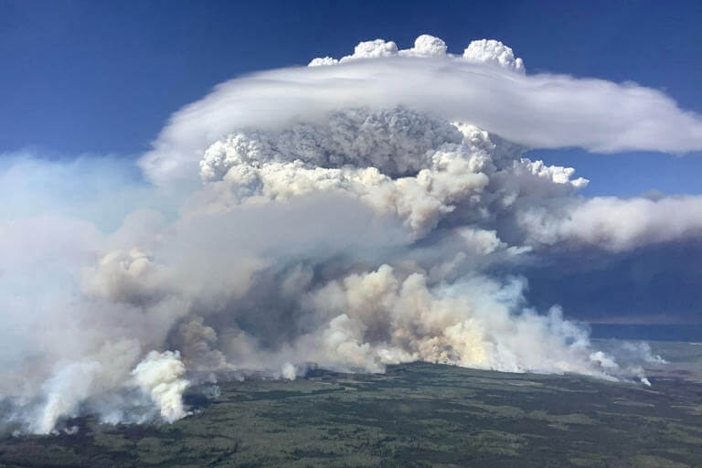 Canada Wildfires Cloud Milwaukee Skies with Thick Smoke-tramesh