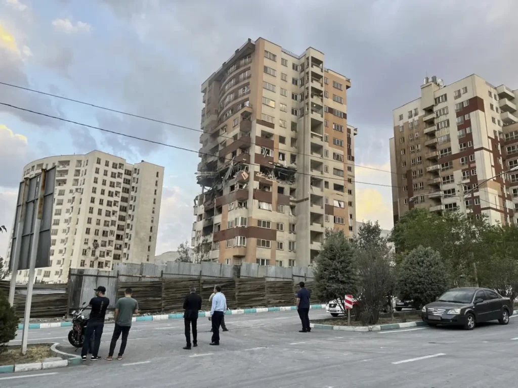 What to apperceive about Israel’s above advance in Iran 3 Iran’s nuclear sites accept continued been a beam point-tramesh