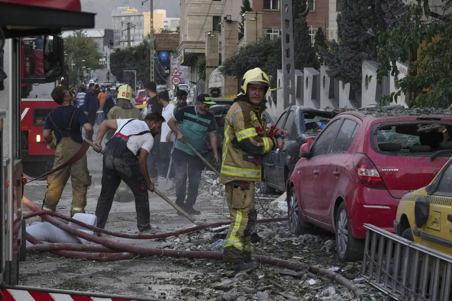 Israel Strikes Iran’s Nuclear, Military Sites and Kills Top Iranian -tramesh
